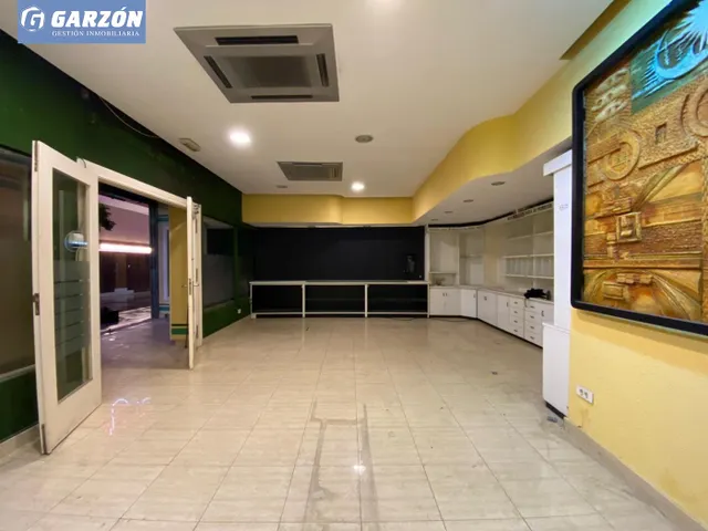 Gran local en Alquiler en Reyes Católicos — 7