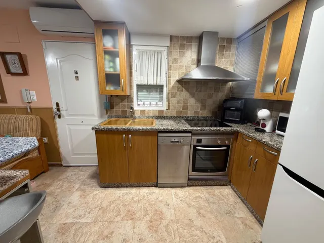Acogedora Vivienda Unifamiliar Pareada a pocos metros de la  - foto 2