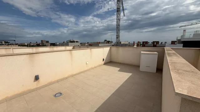 CHALET SEMINUEVO CON VISTAS AL MAR, PISCINA PRIVADA Y COCINA DE VERANO – LA TORRE DE LA HORADADA — 39