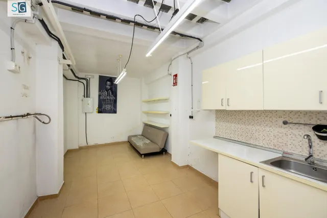 Local Comercial en el Corazón de Granada - Oportunidad Única — 21