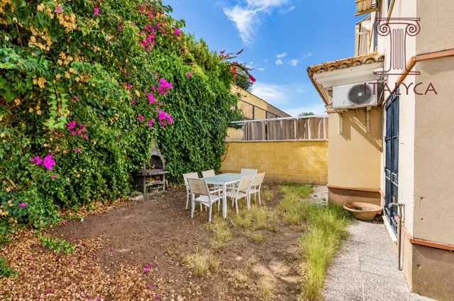 Chalet pareado con jardín, buhardilla y garaje en Montelar | San Juan de Aznalfarache — 28
