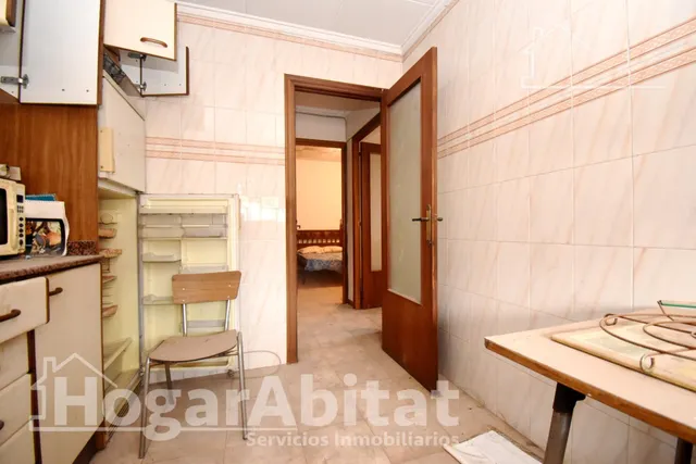 Espaciosa casa con local comercial, dos terrazas y balcón — 23