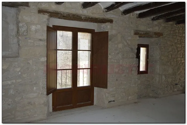 CASA DE PIEDRA ESQUINERA DE 257 M2 PRCTICAMNTE REFORMADA DE PIEDRA, 3 DORMITORIOS SUITES. — 23