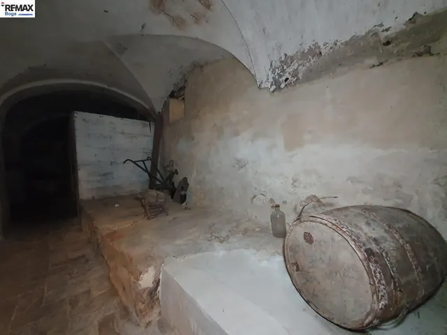 Amplia casa en sitio privilegiado. — 31