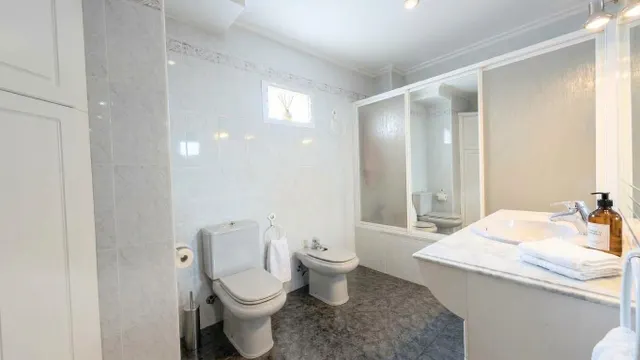 Reina victoria, junto al hiperber, 150 m2, 4 dormitorios, 2 baños, séptima planta con ascensor — 11