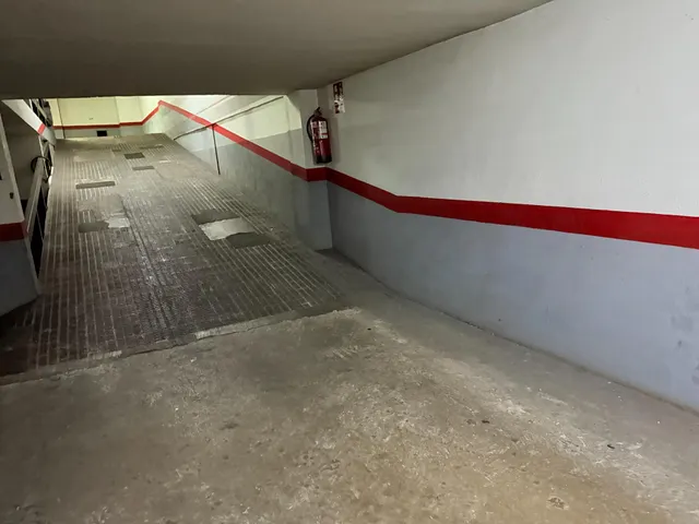 PLAZA GARAJE EN ZONA EXPOSICION, A POCA DISTANCIA DEL ESTADIO DE FUTBOL MESTALLA — 7
