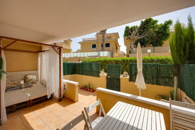 Bungalow de dos dormitorios y piscina comunitaria en Orihuela Costa — 28