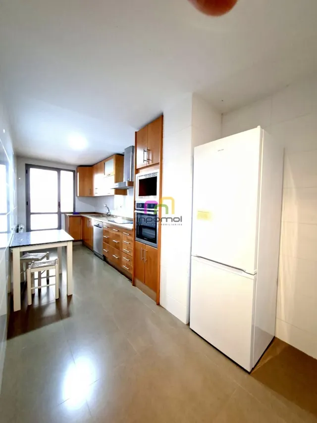 ALQUILER SIN MUEBLES - AMPLIO APARTAMENTO EN EL CORAZÓN DE B - foto 5