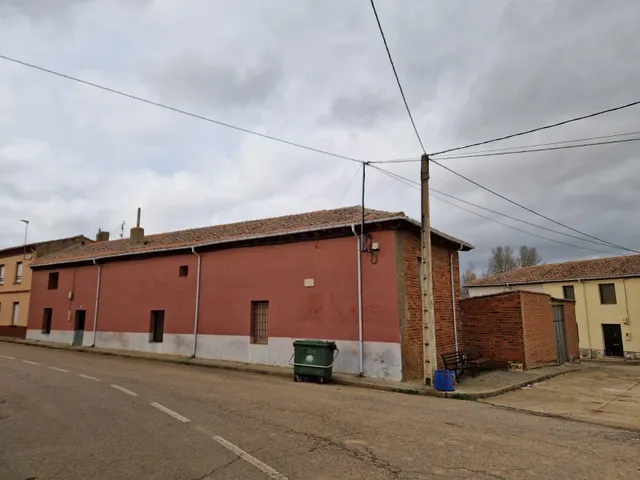 SE VENDE CASA EN MORILA DE LOS OTEROS, PARCELA CON 553 M2, PARA ENTRAR A VIVIR. — 18