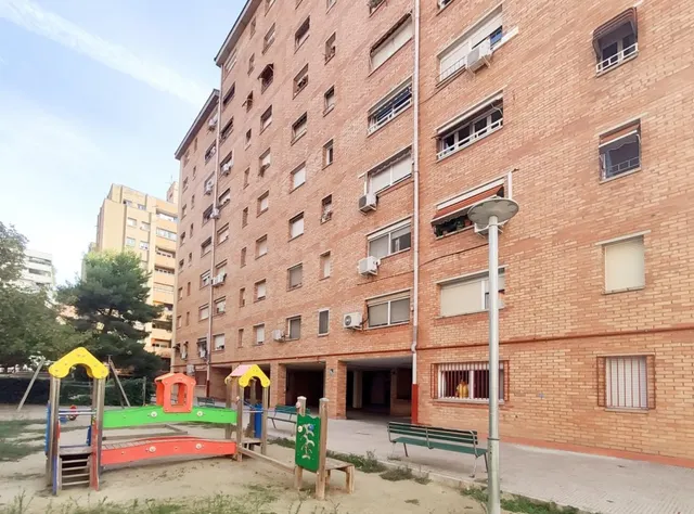 ? Amplio piso de 3 dormitorios con parking — 41