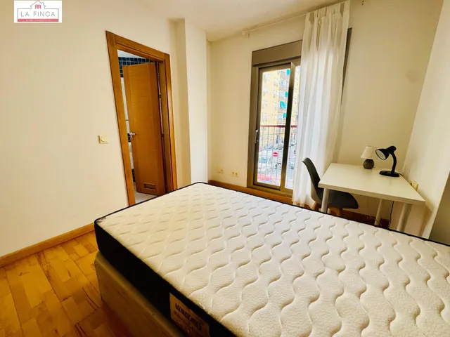 VIVIENDA 2 DORMITORIOS GARAJE Y TRASTERO CERCA DEL CENTRO — 24