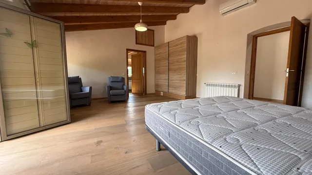 EXCLUSIVA CASA RÚSTICA CON JARDÍN, PISCINA Y VISTAS ABIERTAS — 23