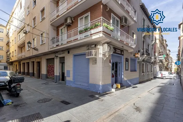 Estos dos grandes locales en pleno centro de Granada ofrecen una oportunidad única para tu negocio. — 18