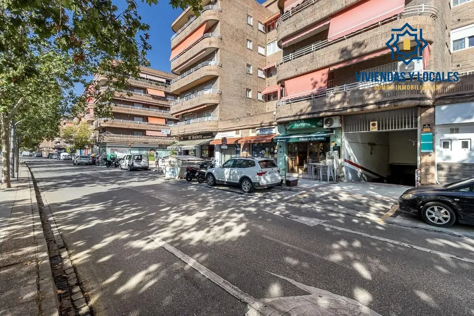 Garaje doble en venta en Urbanización Parque del Genil – Granada Capital