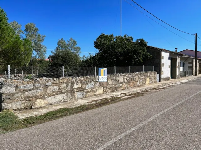 CASA EN VENTA CON 3 DORMITORIOS, GARAJE Y AMPLIO JARDÍN EN M - foto 2