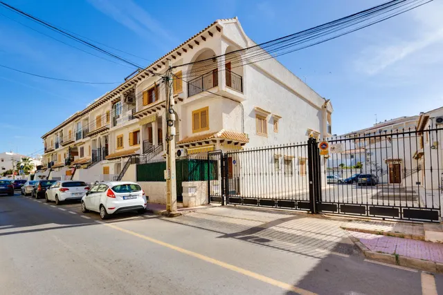 Bungalow de 3 dormitorios con piscina comunitaria en la playa de Los Locos — 47