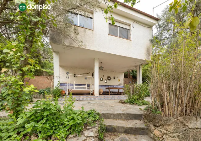 Chalet con gran parcela en Cogollos
