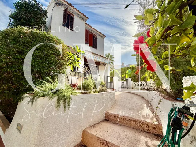 EXCELENTE VILLA EN ESQUINA EN ALBIR | MÁS PRIVACIDAD, LUZ Y  - foto 3