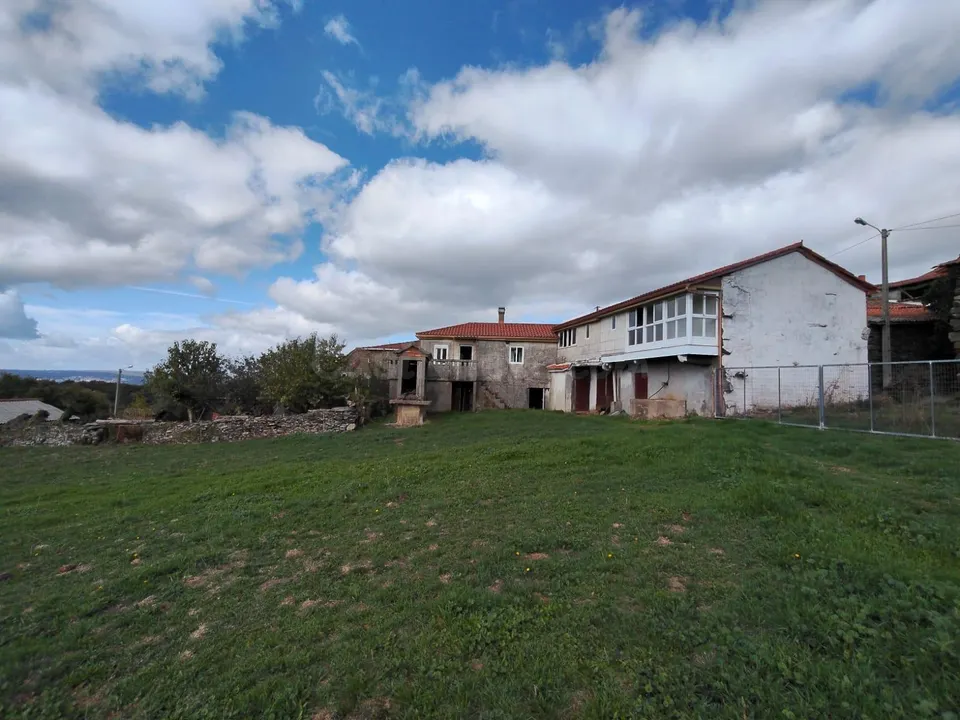 Casa independiente, a reformar -tejado nuevo-. Maceda . Alquiler con opción a compra