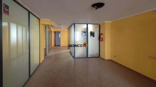 LOCAL COMERCIAL EN PLANTA ENTRESUELO EN VENTA Y ALQUILER — 2