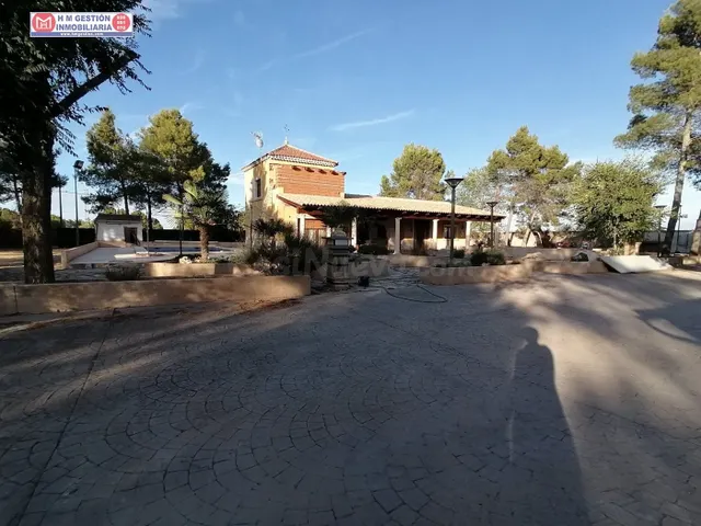 Casa en el campo sobre parcela de 30.000 metros con 400 oliv - foto 4