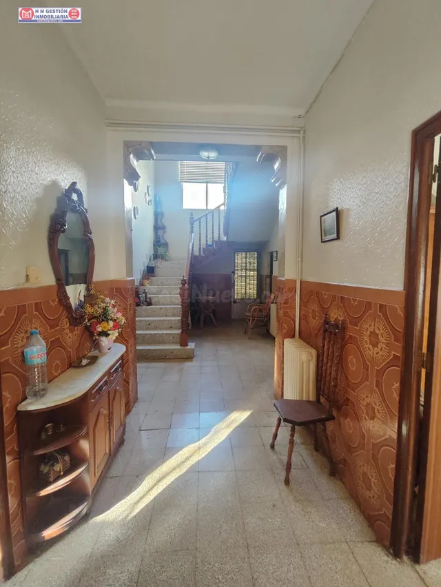 CASA CON 45 METROS DE FACHADA A 3 CALLES Y AMPLIA PARCELA EN