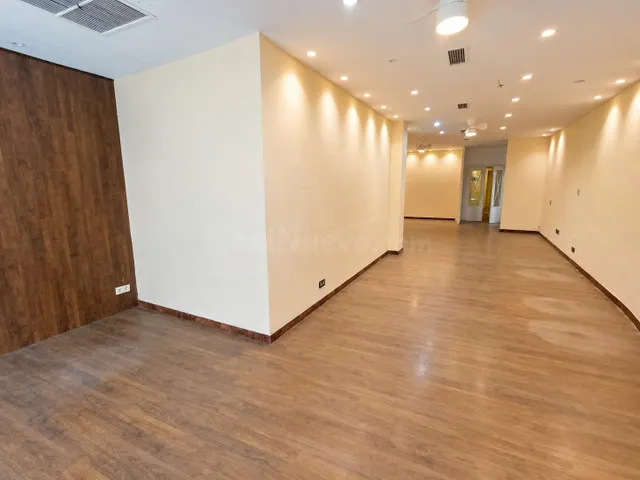 LOCAL COMERCIAL EN EL CENTRO – AMPLIO, VERSÁTIL Y LISTO PARA - foto 3