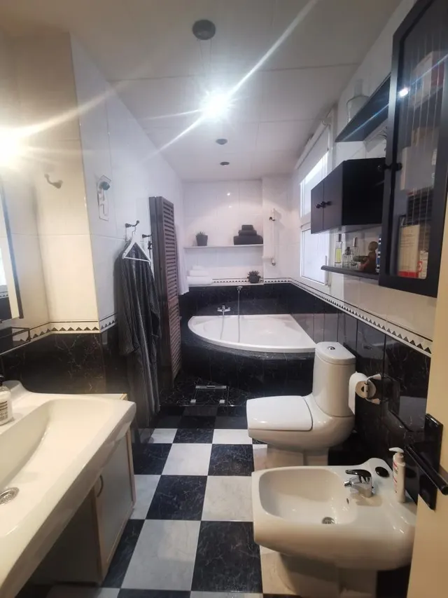 Piso de 3 habitaciones con ascensor en el centro de Cornellà — 14