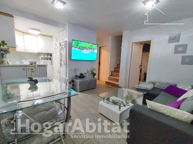 Espacio exterior, luz y privacidad en este adosado reformado en esquina con gran terraza y piscina comunitaria — 18
