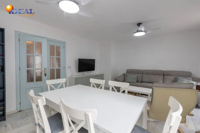 Casa independiente con piscina en La Zubia. — 8