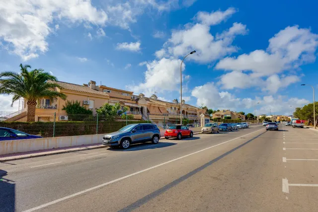 Bungalow planta alta de 3 dormitorios con piscina y plaza de garaje comunitaria. — 31