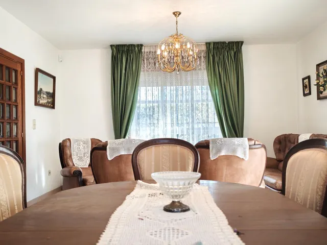 CHALET en perfecto estado conservación, con gran FINCA y a diez minutos del CENTRO de Santiago. — 16