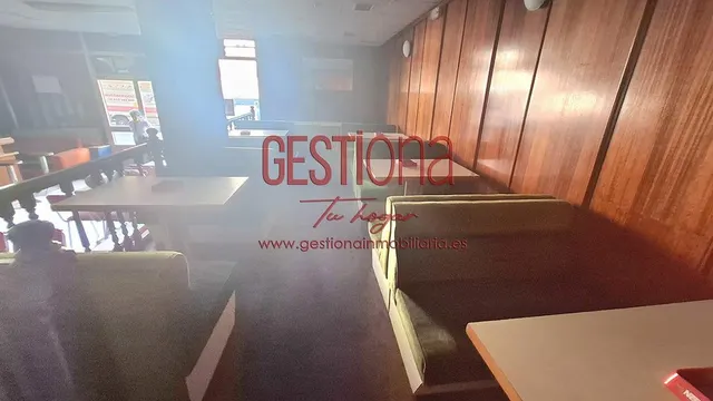 LOCAL COMERCIAL EN LA PENILLA. — 25