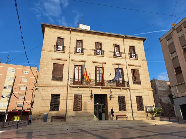 ✨Casa de estilo modernista con jardín privado y amplio garaje en el centro de Monóvar — 42