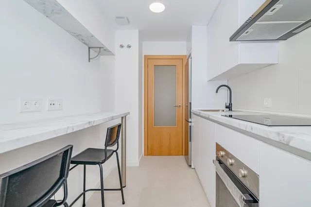 OPORTUNIDAD EN VENTA DE PISO VPO DE 3 DORMITORIOS EN BARRIO ALBAYDA CON PLAZA DE GARAGE Y TRASTERO — 7