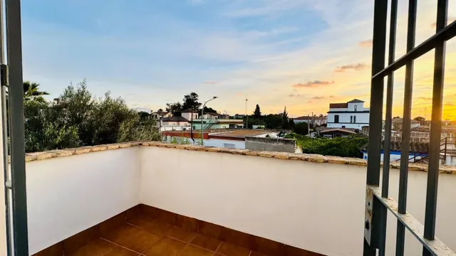 Chalet independiente con piscina, jardín y aparcamiento privado — 29