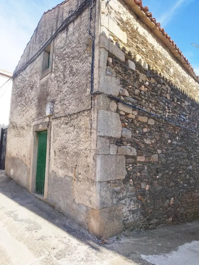 Urbis te ofrece una casa en venta en Saucelle, Salamanca.