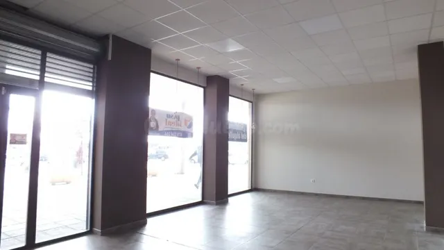 Invierte en rentabilidad comprando este local comercial. ¡Un - foto 4