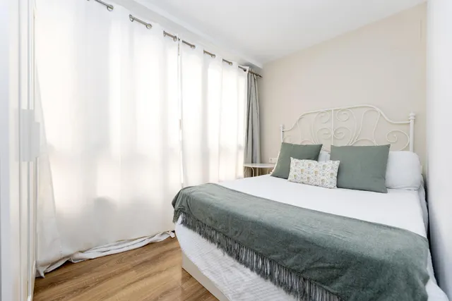¡Vive en pleno centro de Granada! Piso de 2 habitaciones con ascensor. — 19