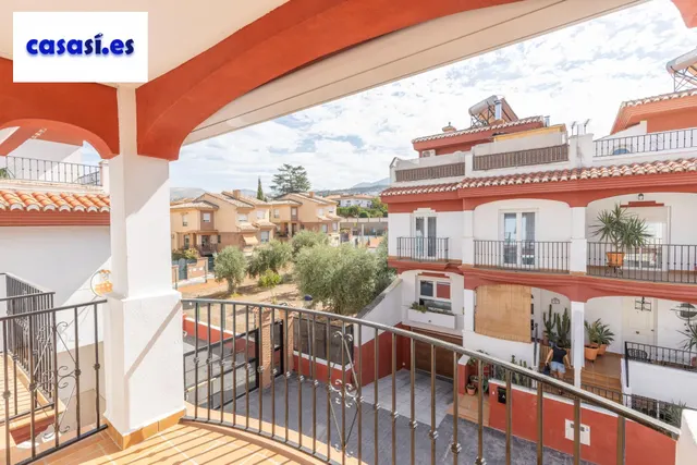 Adosada con 4 dormitorios, amplias terrazas y vistas a Granada y sierra nevada — 27
