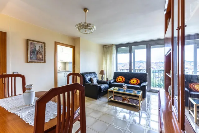 Agencia Inmobiliaria en Barcelona. Piso en venta en Montbau