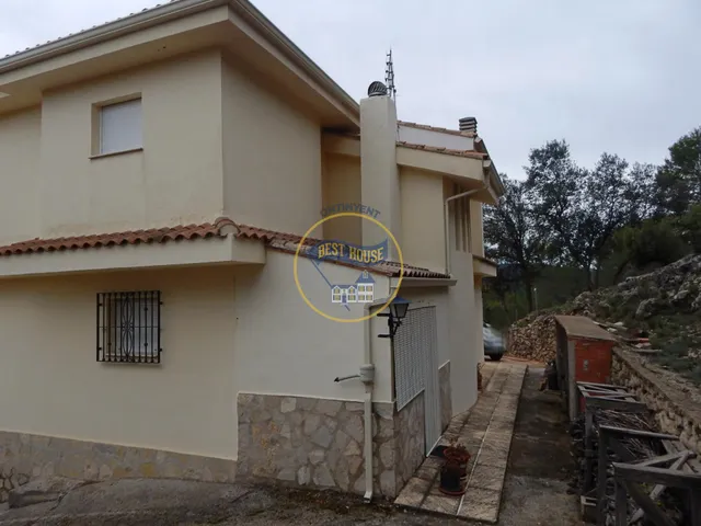 CHALET CON PISCINA Y VISTAS PRIVILEGIADAS. — 30