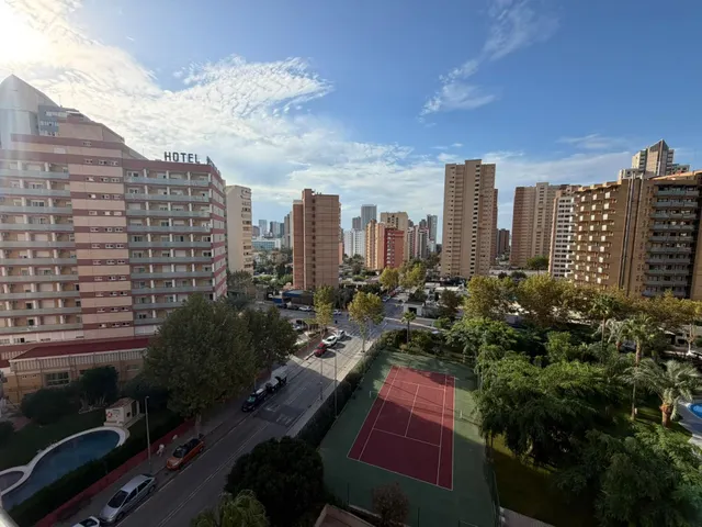 Lujo Elegante apartamento en Benidorm con vistas y piscina — 27