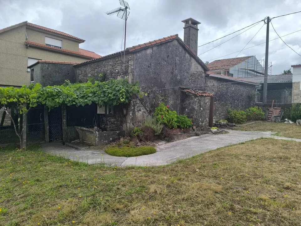 CASA DE PIEDRA EN LAMPAI