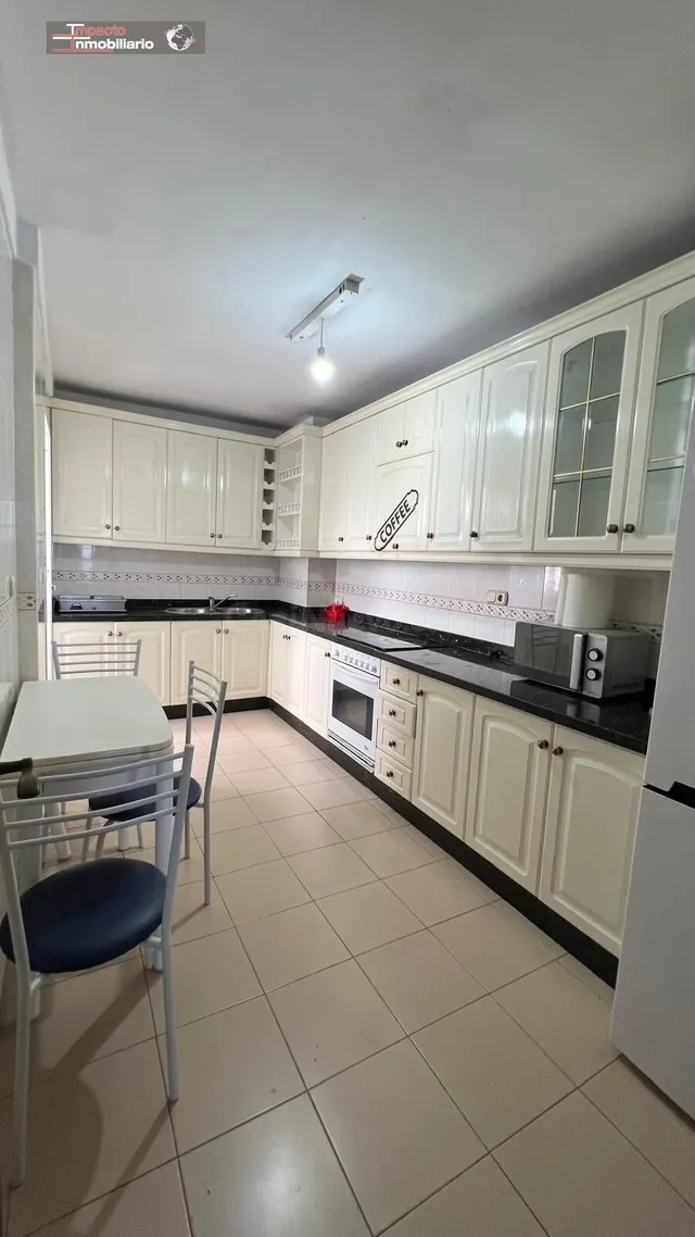 Amplio y Luminoso Piso en Nueva Andalucía, Almería - €290.00 - foto 4