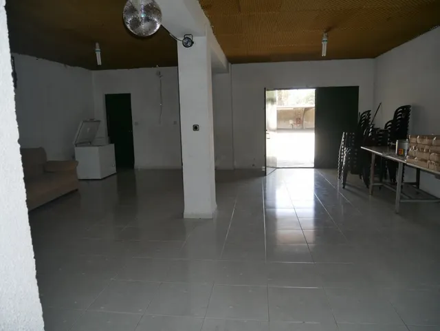 Se venden naves con parcela de 2.868 m2 en Senda De los Garres — 34