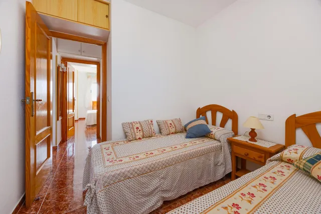 Apartamento 2 dormitorios con orientación sur y piscina comunitaria. — 15