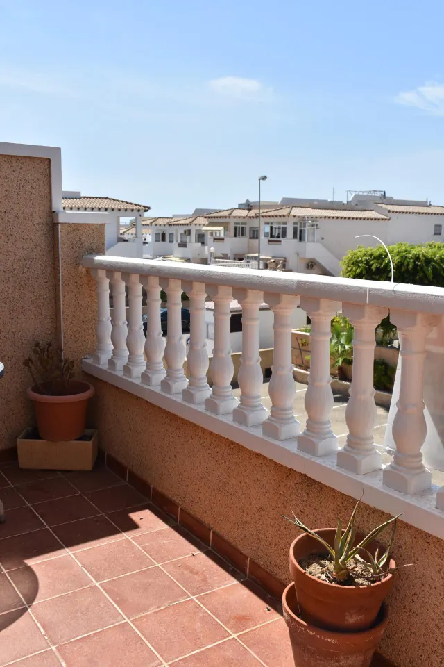 GRAN CASA TIPO DÑUPLEX EN ORIHUELA COSTA: 2 HAB, 2 BAÑOS — 30