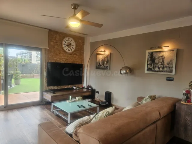EXCLUSIVA PLANTA BAJA CON JARDIN Y PISCINA - foto 5