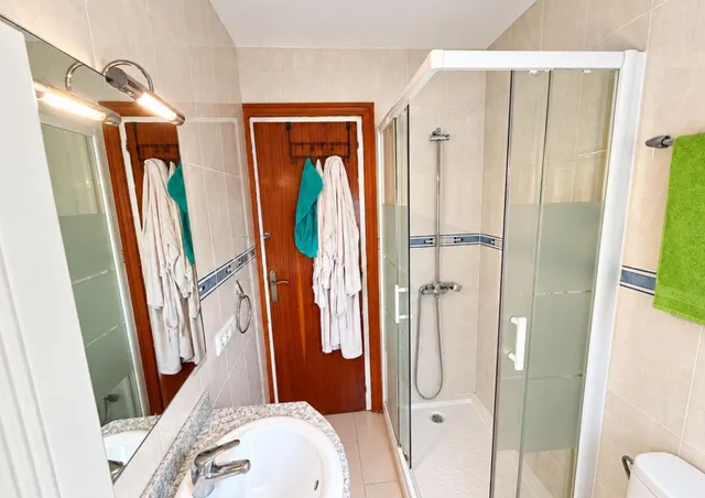 Edificio completo en venta en Mas Mates – 2 viviendas, 2 locales/garajes y 2 grandes terrazas privadas — 18